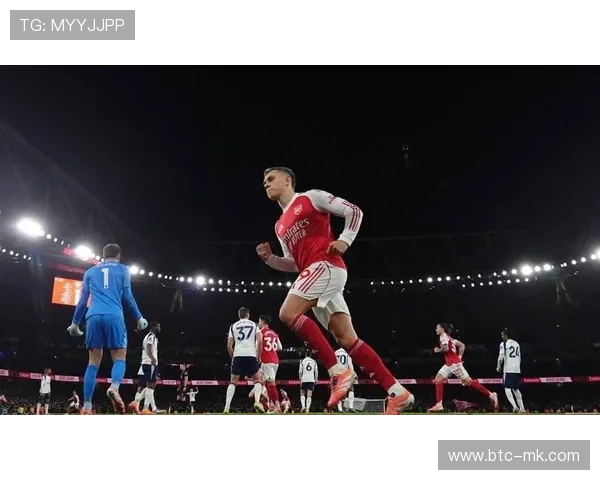 萨卡头球攻门被扑，阿森纳客场最佳机会